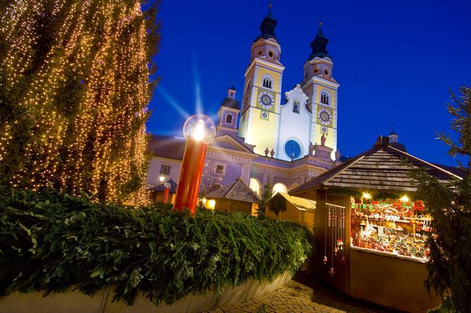 An den Ständen kann man handgemachte Geschenke kaufen (© Tourismusverein Brixen)