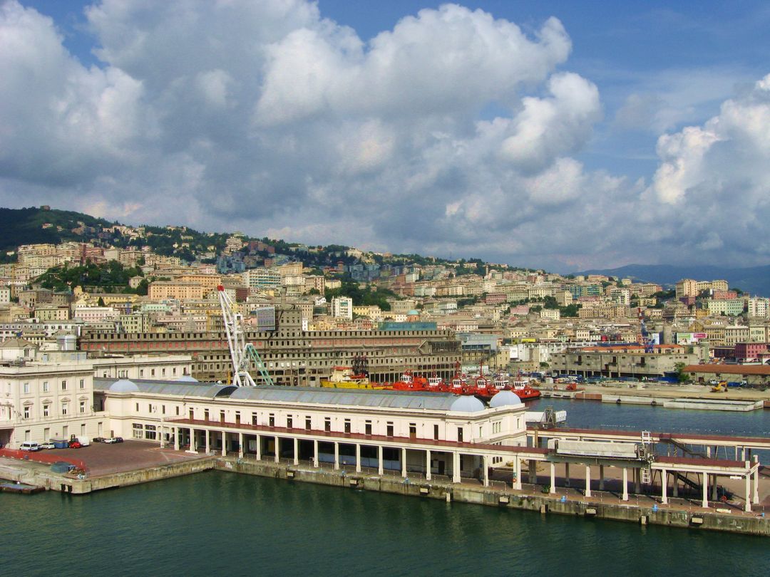 Hafen in Genua vom Kreuzfahrtschiff (© Redaktion - Portanapoli.com)