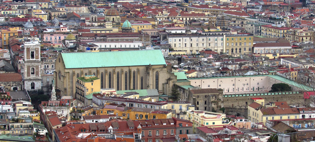 Die Altstadt von Neapel ist ein enges Labyrinth aus Gassen, Kirchen und Häusern. (© Redaktion Portanapoli.com)