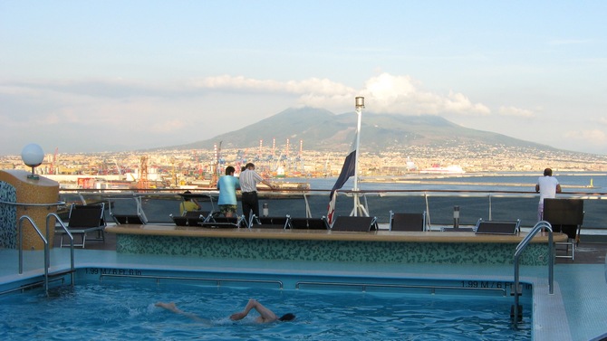 Kreuzfahrt Neapel - Blick auf den Vesuv