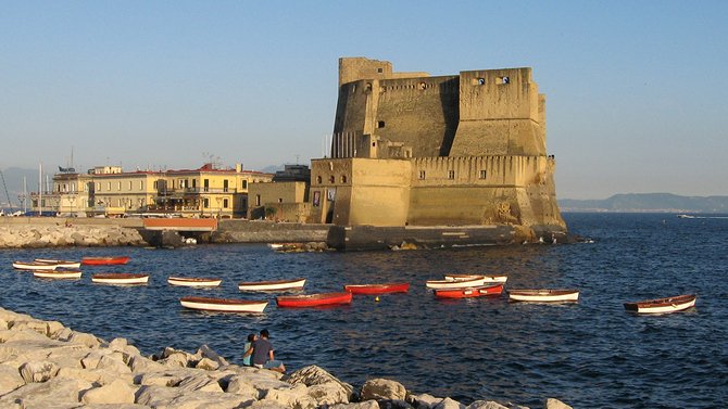Castel dell'Ovo im Abendlicht ( Redaktion Portanapoli.com)