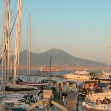 Neapel: Wenn der Vesuv rosa leuchtet