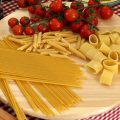 Pasta und Tomaten gehören zu den wichtigsten Zutaten